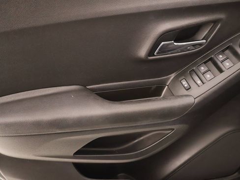 Used 2019 Chevrolet Trax LS AWD/4WD image 14