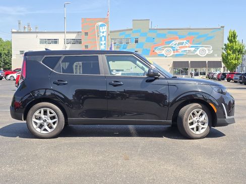 Used 2025 Kia Soul LX w/ LX Technology Package FWD image 22
