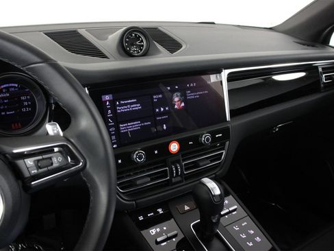 Used 2025 Porsche Macan image 13
