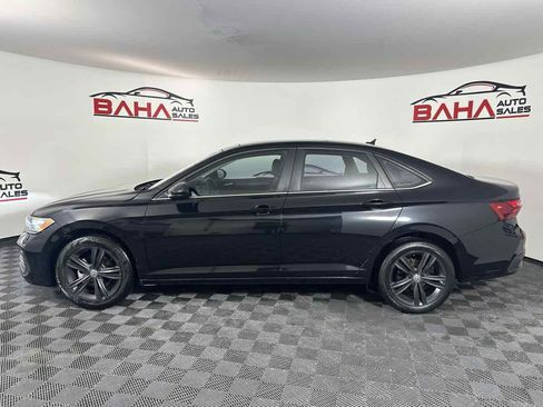 Used 2022 Volkswagen Jetta SE w/ Panoramic Sunroof Package image 4