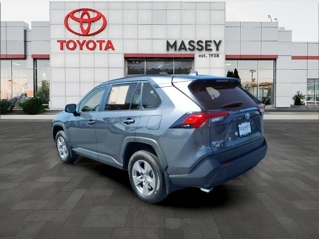 Used 2024 Toyota RAV4 XLE w/ Convenience Package FWD image 5