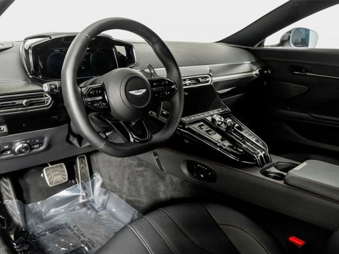 Used 2025 Aston Martin V8 Vantage Coupe image 2