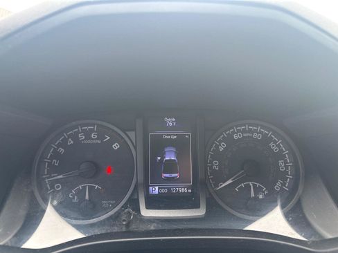 Used 2018 Toyota Tacoma TRD Off-Road AWD/4WD image 19
