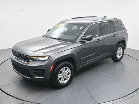 Used 2024 Jeep Grand Cherokee Laredo RWD image 19