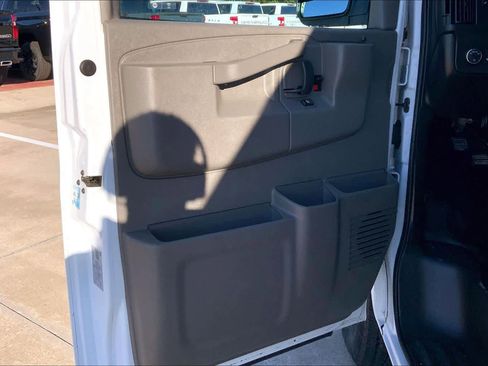 Used 2022 Chevrolet Express 2500 w/ Driver Convenience Package image 16