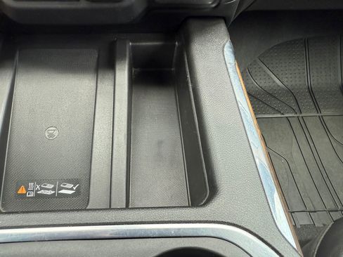 Used 2022 Chevrolet Silverado 1500 High Country w/ Technology Package AWD/4WD image 24