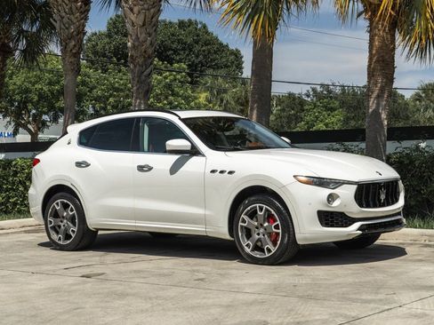 Used 2017 Maserati Levante S AWD/4WD image 9