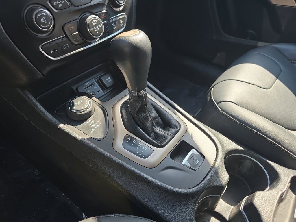 Certified 2018 Jeep Cherokee Limited AWD/4WD image 16