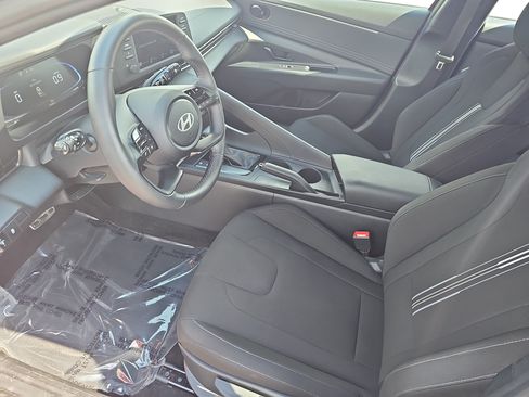 Used 2025 Hyundai Elantra Sport FWD image 16