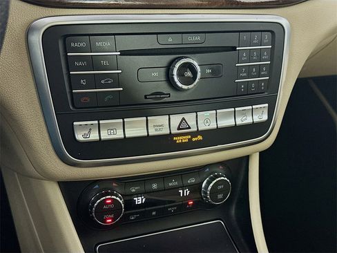 Used 2019 Mercedes-Benz GLA 250 4MATIC w/ Premium Package image 18