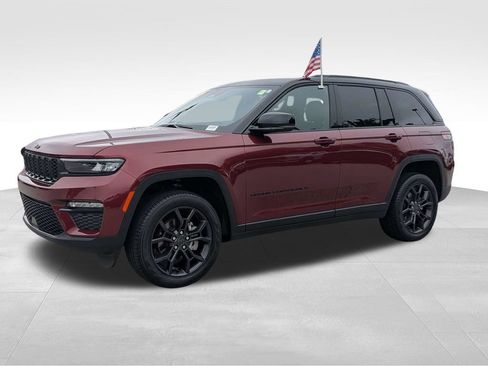 Used 2025 Jeep Grand Cherokee Limited AWD/4WD image 7