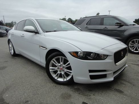 Used 2018 Jaguar XE Premium AWD/4WD image 3