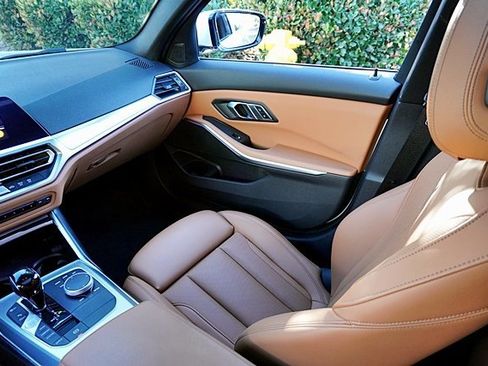 Used 2022 BMW 330i Sedan w/ Driving Assistance Package image 22