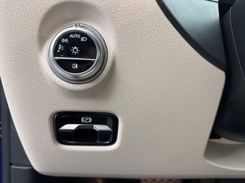 Used 2023 Mercedes-Benz C 300 4MATIC Sedan image 17