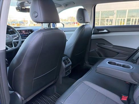 Used 2022 Volkswagen Taos SE w/ Panoramic Sunroof Package image 33