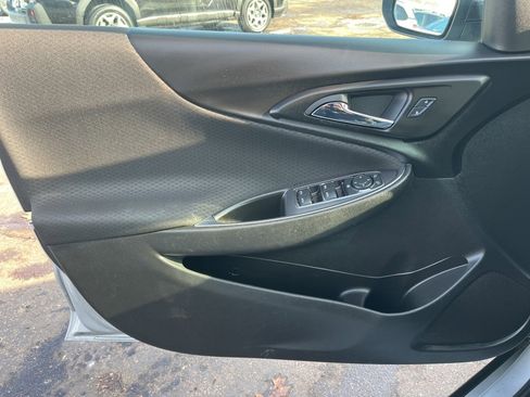 Used 2017 Chevrolet Malibu LT image 21