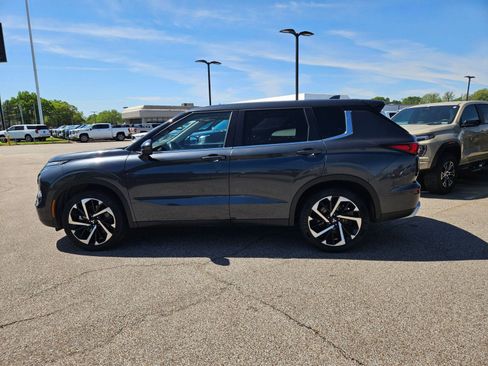 Used 2024 Mitsubishi Outlander SE AWD/4WD image 3