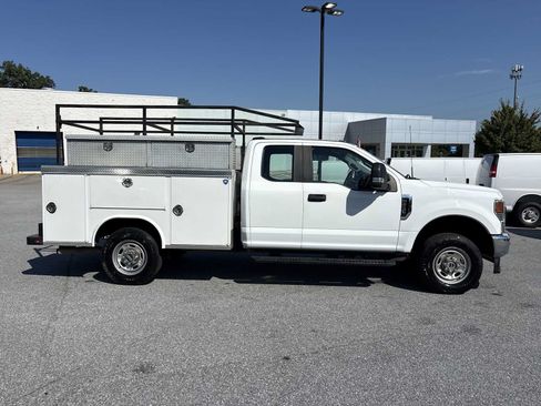 Used 2022 Ford F250 XL w/ Power Equipment Group AWD/4WD image 5