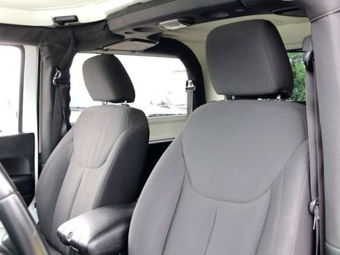 Used 2018 Jeep Wrangler Sport AWD/4WD image 10