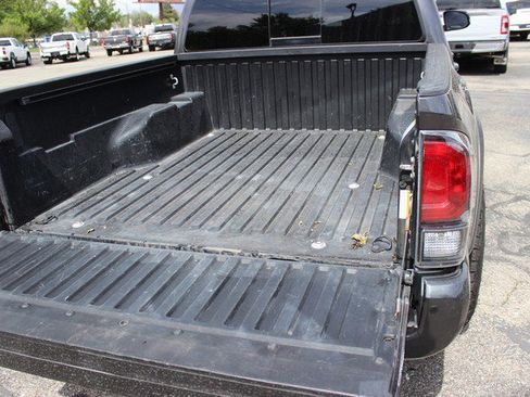 Used 2020 Toyota Tacoma TRD Pro AWD/4WD image 11