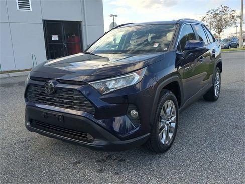 Used 2019 Toyota RAV4 XLE Premium image 8
