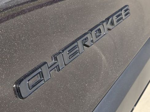 Certified 2023 Jeep Cherokee Altitude Lux image 10
