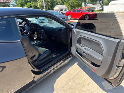 Used 2009 Dodge Challenger SRT8 w/ SRT Option Group II RWD image 24