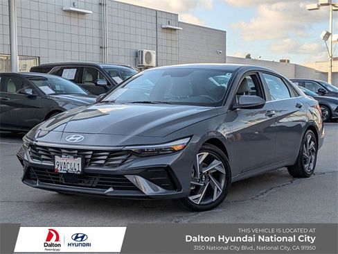 Used 2025 Hyundai Elantra Limited image 1