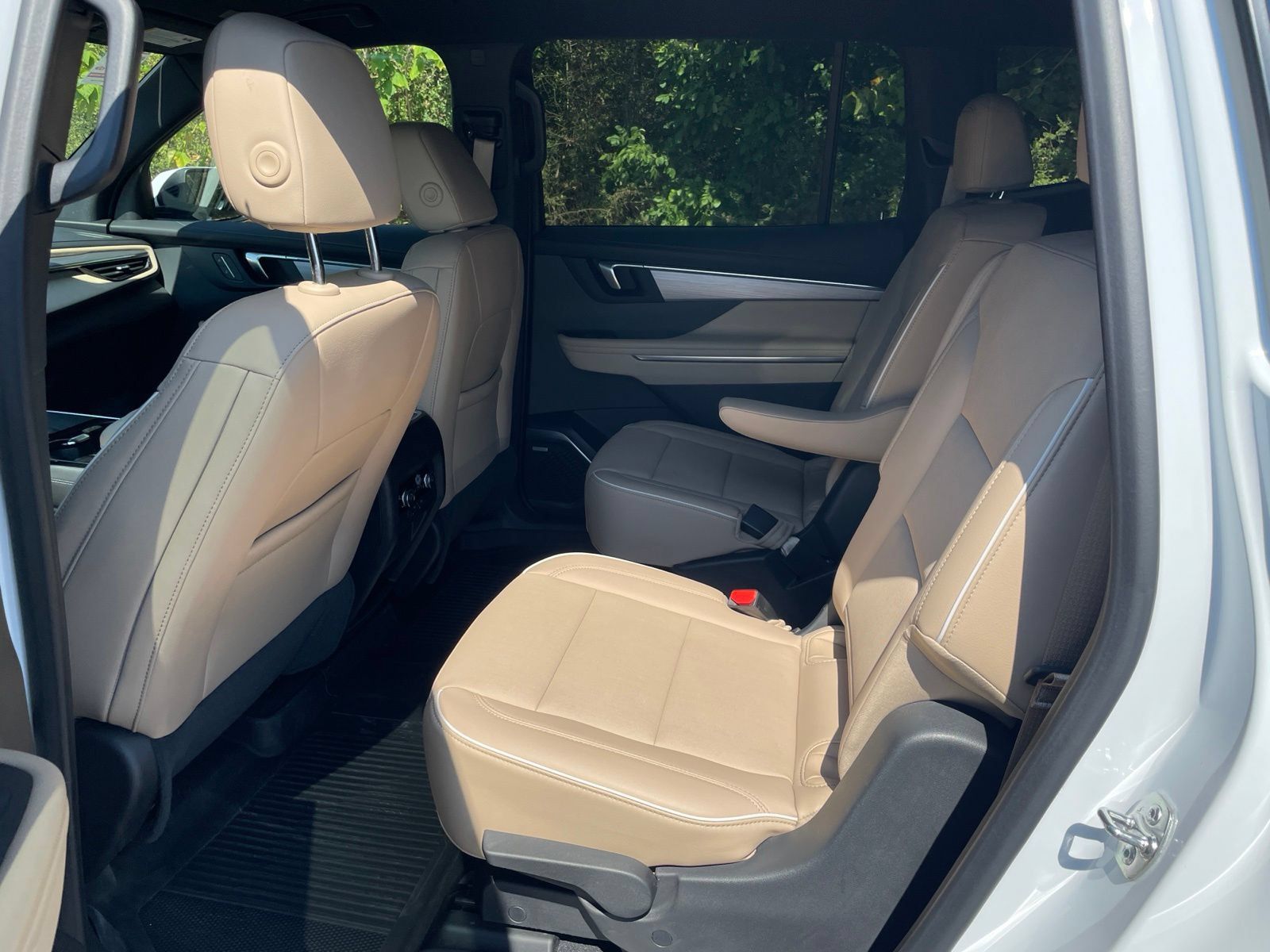 Used 2025 Buick Enclave Preferred w/ LPO, Floor Liner Package FWD image 34