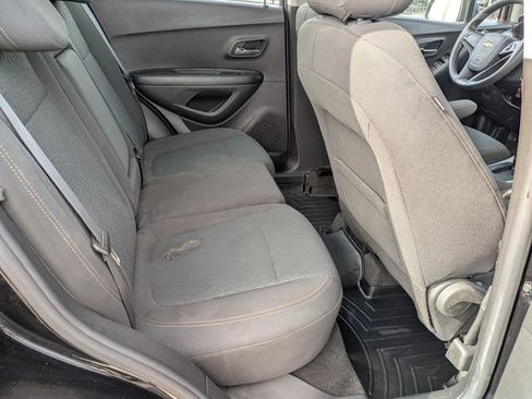 Used 2022 Chevrolet Trax LS image 28