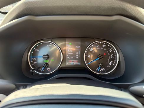 Used 2022 Toyota RAV4 XLE w/ Convenience Package AWD/4WD image 9