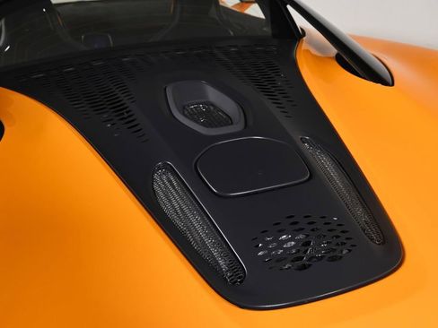 Used 2025 McLaren Artura image 22