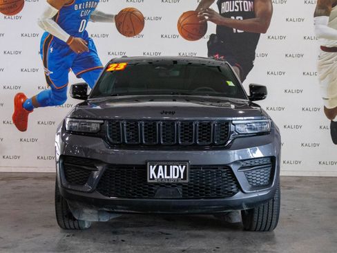 Used 2023 Jeep Grand Cherokee Altitude AWD/4WD image 19