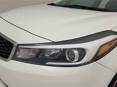 Used 2017 Kia Forte LX image 10