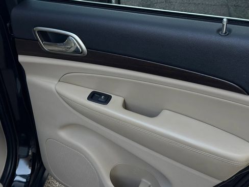 Used 2015 Jeep Grand Cherokee Laredo w/ Quick Order Package 23E RWD image 25