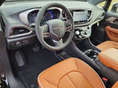 New 2026 Chrysler Pacifica Pinnacle w/ Trailer Tow Group image 21