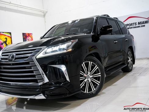 Used 2021 Lexus LX 570 4WD w/ Luxury Package image 34