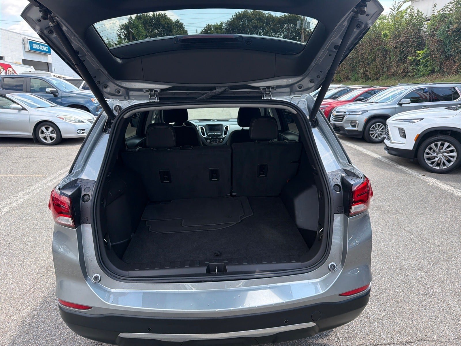Used 2024 Chevrolet Equinox LT AWD/4WD image 9