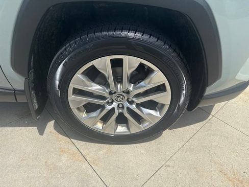 Used 2019 Toyota RAV4 XLE Premium w/ Cold Weather Package AWD/4WD image 9