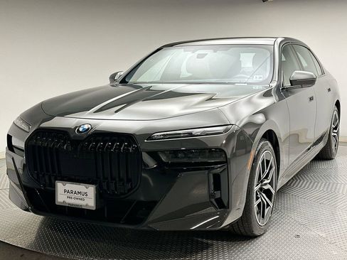 Used 2024 BMW 760i xDrive w/ Executive Package image 1