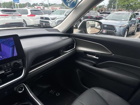 Used 2024 Toyota Grand Highlander AWD image 31