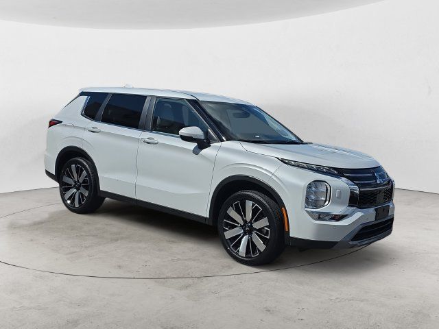 Used 2025 Mitsubishi Outlander SE AWD/4WD image 7