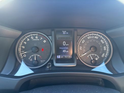 Used 2018 Toyota Tacoma TRD Off-Road image 9