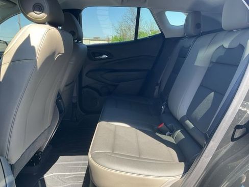 Used 2025 Chevrolet Trax ACTIV w/ Sunroof Package image 9