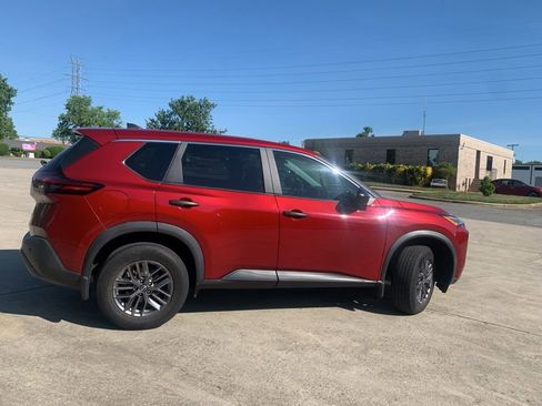 Used 2023 Nissan Rogue S AWD/4WD image 10