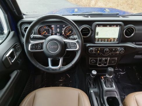Used 2020 Jeep Wrangler Unlimited Sahara image 11