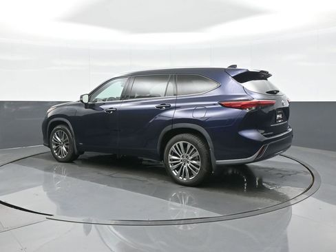 Used 2022 Toyota Highlander Limited AWD/4WD image 5