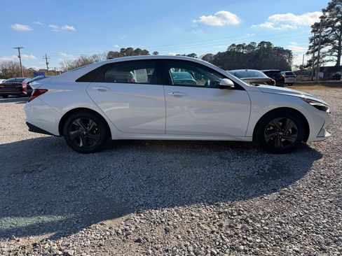 Used 2021 Hyundai Elantra SEL image 6