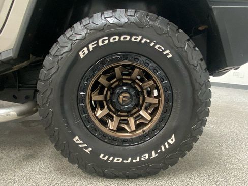 Used 2005 HUMMER H2 w/ Preferred Equipment Group image 27