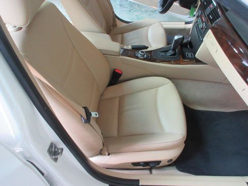 Used 2011 BMW 328i Wagon RWD image 23